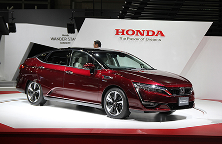Honda Clarity Fuel Cell ra mắt giá 63.400 USD