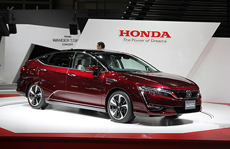 Honda Clarity Fuel Cell ra mắt giá 63.400 USD