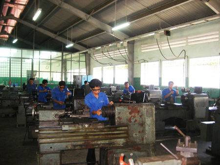 Sinh viên Trường Cao đẳng Nghề Nha Trang thực hành