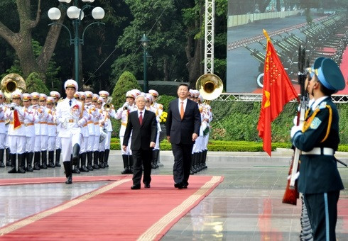 Lễ đón chính thức Tổng Bí thư, Chủ tịch nước Tập Cận Bình và Đoàn đại biểu cấp cao nước CHND Trung Hoa diễn ra trọng thể tại Phủ Chủ tịch