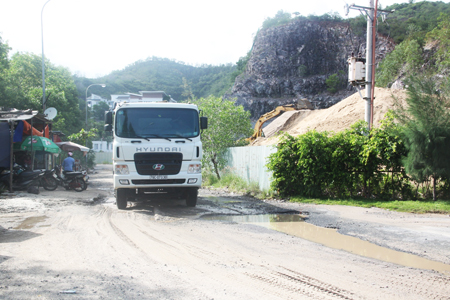 Nhếch nhác trước khu biệt thự cao cấp