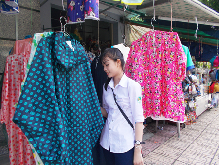 Phong phú sản phẩm phục vụ mùa mưa