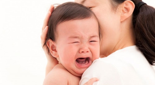 Giúp trẻ bớt quấy khóc