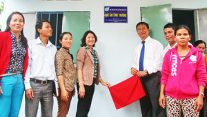 House handed over to the poor in Khanh Vinh District
