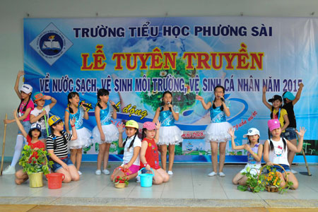 Tuyên truyền về nước sạch và vệ sinh môi trường cho gần 1.100 học sinh