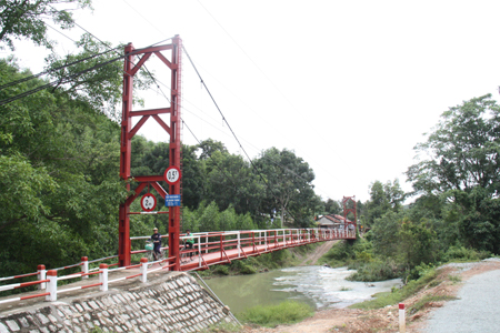 Cầu treo xã Khánh Thành mới được xây dựng năm 2015
