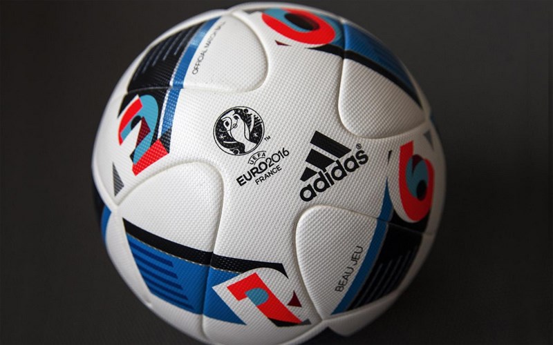 Trái bóng có tên gọi “Beau Jeu” dịch là “trận đấu đẹp”.