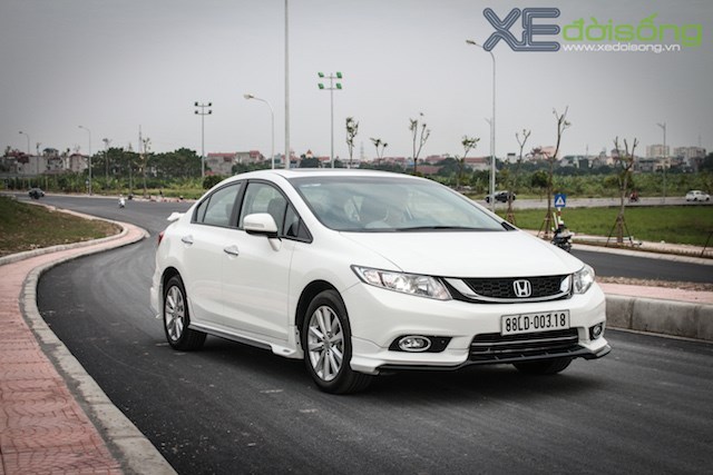 Civic Modulo thêm màu mới, giảm giá mạnh