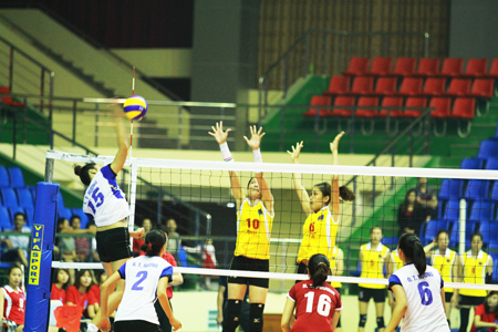 Các đội nữ tranh tài tại giải