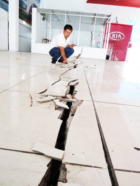 Thi công gây nứt nhà nhưng chậm giải quyết