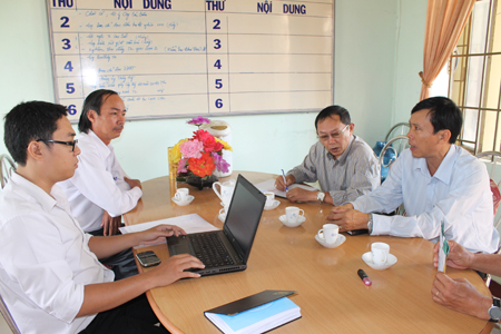 Công chức thuế xác minh thông tin doanh nghiệp nợ thuế