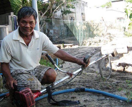 Cải tiến máy phát cỏ thành máy làm cỏ mì, mía