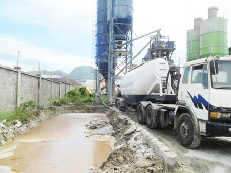 Không có hệ thống xử lý nước thải, các doanh nghiệp trong Cụm công nghiệp Đắc Lộc phải tự xử lý