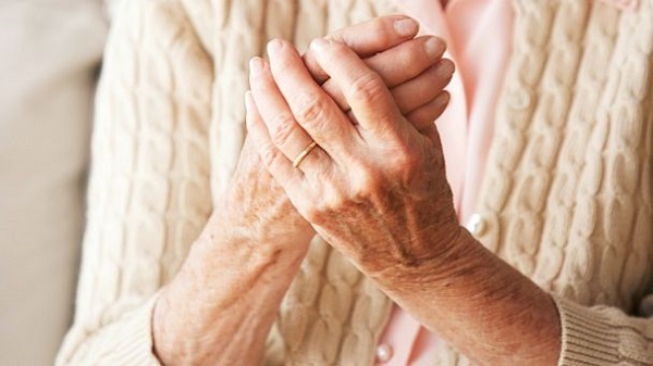 Điều trị viêm khớp với vỏ chanh và dầu ô liu