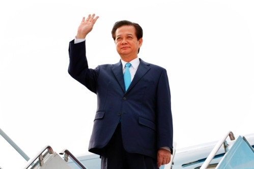 Thủ tướng Nguyễn Tấn Dũng cùng đoàn đại biểu cấp cao Việt Nam lên đường đi dự hội nghị cấp cao ASEAN 27 và các hội nghị cấp cao liên quan.