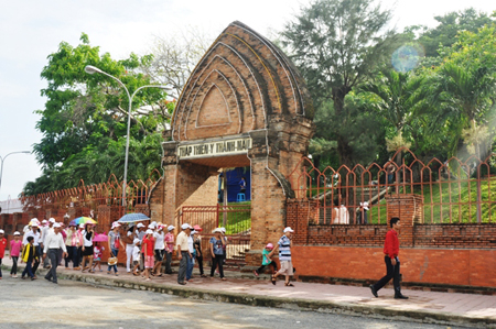 Tháp Bà Ponagar, một trong những di sản văn hóa đã phát huy được giá trị phục vụ du lịch