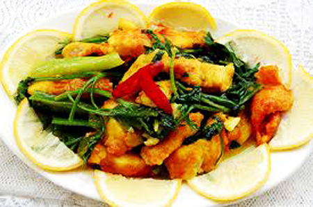 Xào cá với nghệ