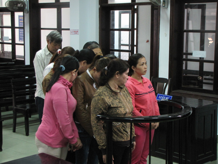 Hầu tòa ở tuổi ông, bà vì ham cờ bạc