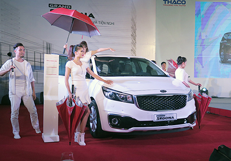 Kia Sedona CKD ra mắt tại Hà Nội.