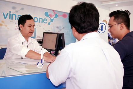 Khách hàng đăng ký sử dụng dịch vụ tại điểm giao dịch  của Trung tâm Kinh doanh VNPT - Khánh Hòa