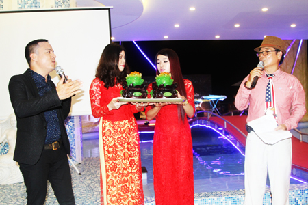 Tổ chức bán đấu giá vào tối 29-11