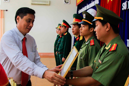 Khen thưởng nhiều tập thể, cá nhân xuất sắc