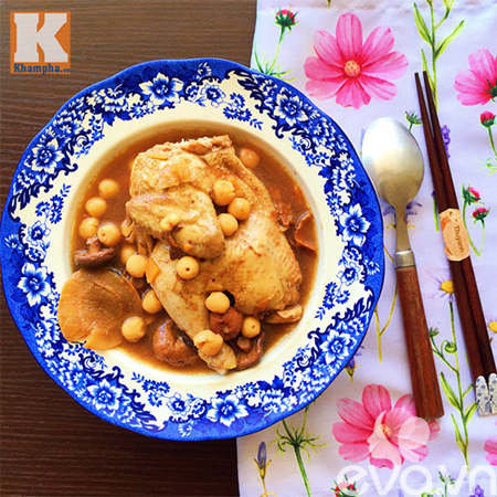 Gà tre tần hạt sen thuốc Bắc bổ dưỡng