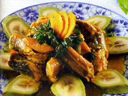 Chuối xanh um với lươn vàng