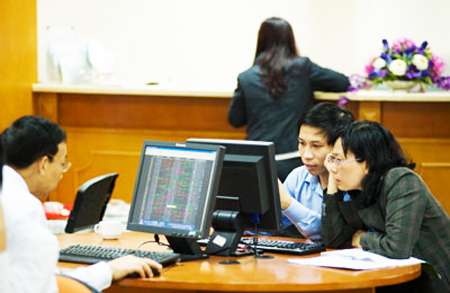 Lực bắt đáy giúp VN-Index tăng trở lại