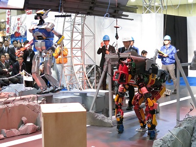 Nhật Bản ra mắt hai mẫu robot cứu hộ sau động đất