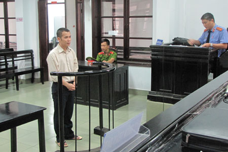 Chủ thẻ ATM "gửi trứng cho ác"