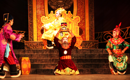 Có một dòng máu tuồng đang chảy