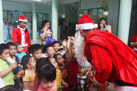 Khách sạn Sheraton Nha Trang thắp sáng cây thông Noel