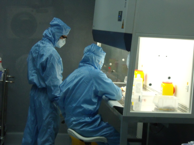 Việt Nam chế tạo thành công thiết bị chuyên dụng pha chế thuốc điều trị ung thư