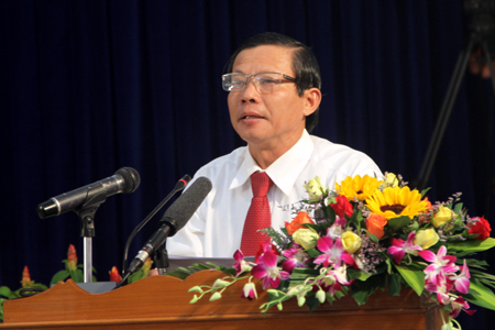 Ông Trần Ngọc Thanh thông báo tình hình Mặt trận tham gia xây dựng chính quyền.