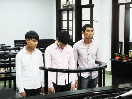 Đột nhập nhà dân trộm xe máy