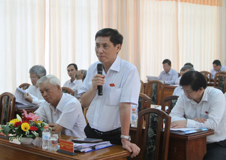 Đại biểu Lê Đức Vinh – Phó Bí thư Tỉnh ủy, Chủ tịch UBND tỉnh thảo luận về kế hoạch phát triển kinh tế - xã hội tỉnh giai đoạn 2016-2020.