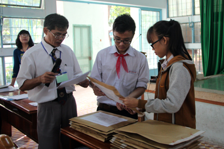 319 thí sinh thi giải toán trên máy tính cầm tay