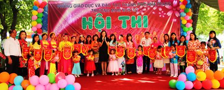 Tổ chức hội thi &quot;Tài năng của bé, mẹ và cô giáo&quot;