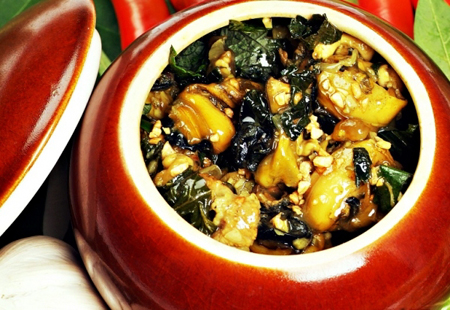 Hũ mẻ nơi góc bếp