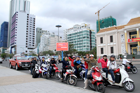 Một nhóm phượt ở Nha Trang chuẩn bị khởi hành