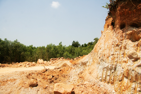 Xã Diên Phú: Cần quản lý chặt việc khai thác đất trái phép