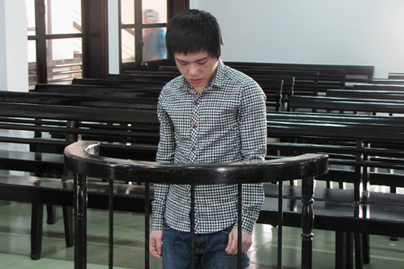 Trộm tài sản bán lấy tiền xài ma túy