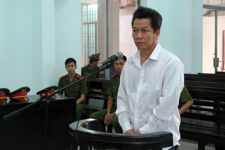 Mượn xe đi cầm thế rồi gửi biên nhận cho chủ tài sản