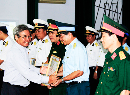 Ký kết giao ước thi đua làm công tác dân vận năm 2016