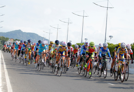 Cua-rơ Nguyễn Thị Thật về nhất chặng 5