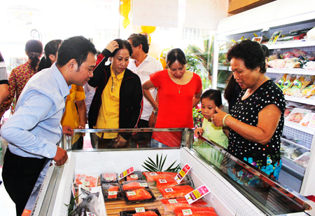 Người tiêu dùng chọn mua hàng