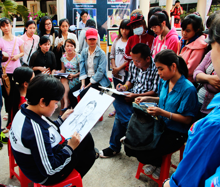 Tổ chức chương trình &quot;Ngày Đại học Khánh Hòa&quot;
