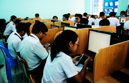 Hơn 500 học sinh thi giải Toán trên Internet cấp tỉnh