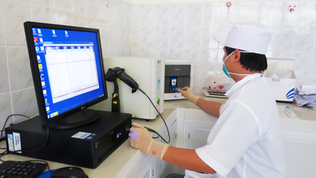 Thực hiện xét nghiệm đờm bằng công nghệ Xpert MTB/RIF tại Bệnh viện Lao và Bệnh phổi tỉnh